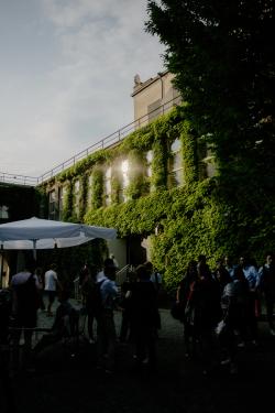 Missing alternative text