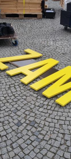 Missing alternative text