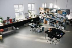 Missing alternative text