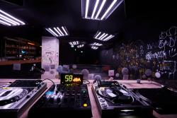 Missing alternative text