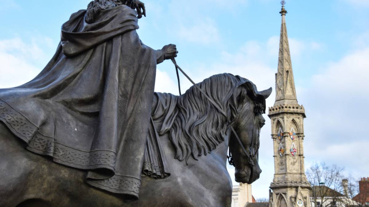 Banbury Cross and the Fine Lady Statue