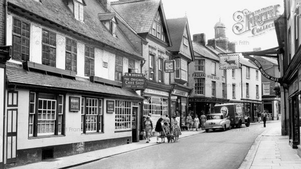 Brown's Banbury Cake shop on Parsons Street, Banbury