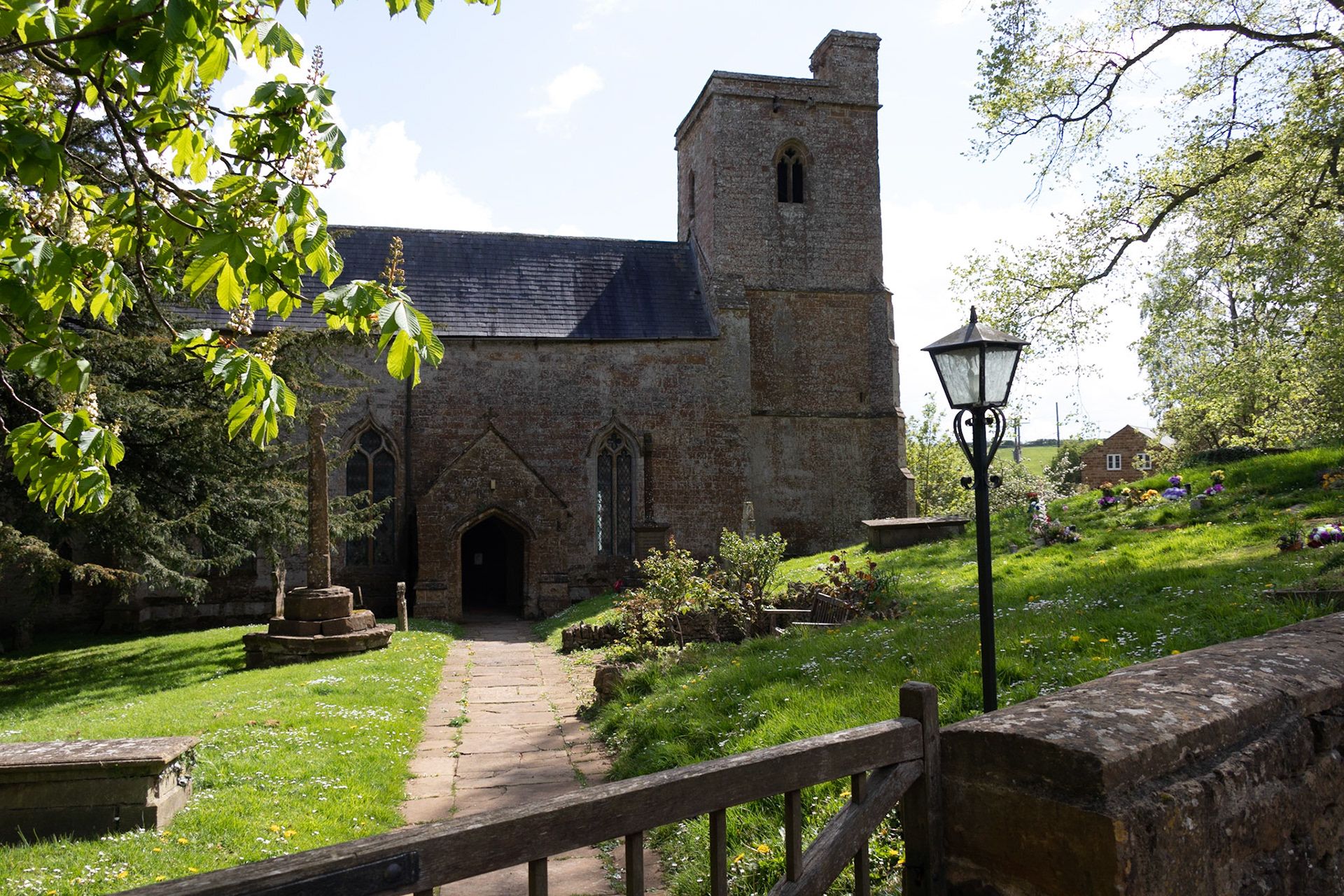 St. Peter Ad Vincula Church side profile, Ratley