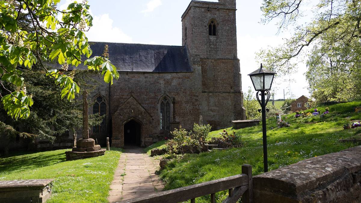 St. Peter Ad Vincula Church side profile, Ratley