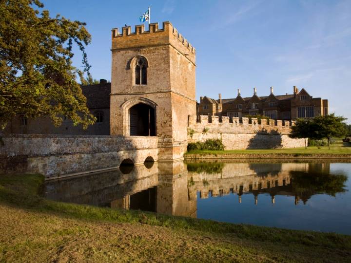 Broughton Castle entrance, Broughton