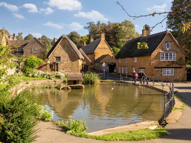 Duck pond in Wroxton