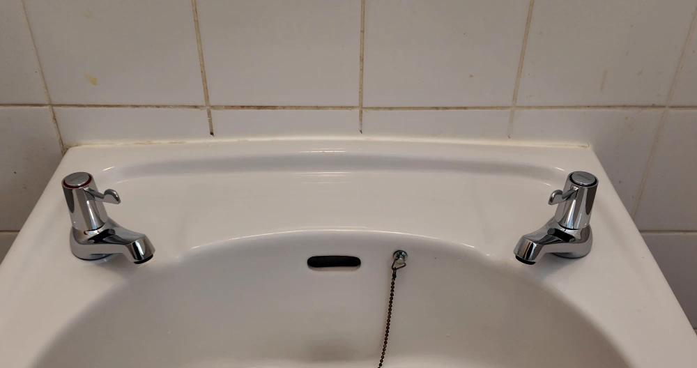 New hot and cold basin taps fitted and working.