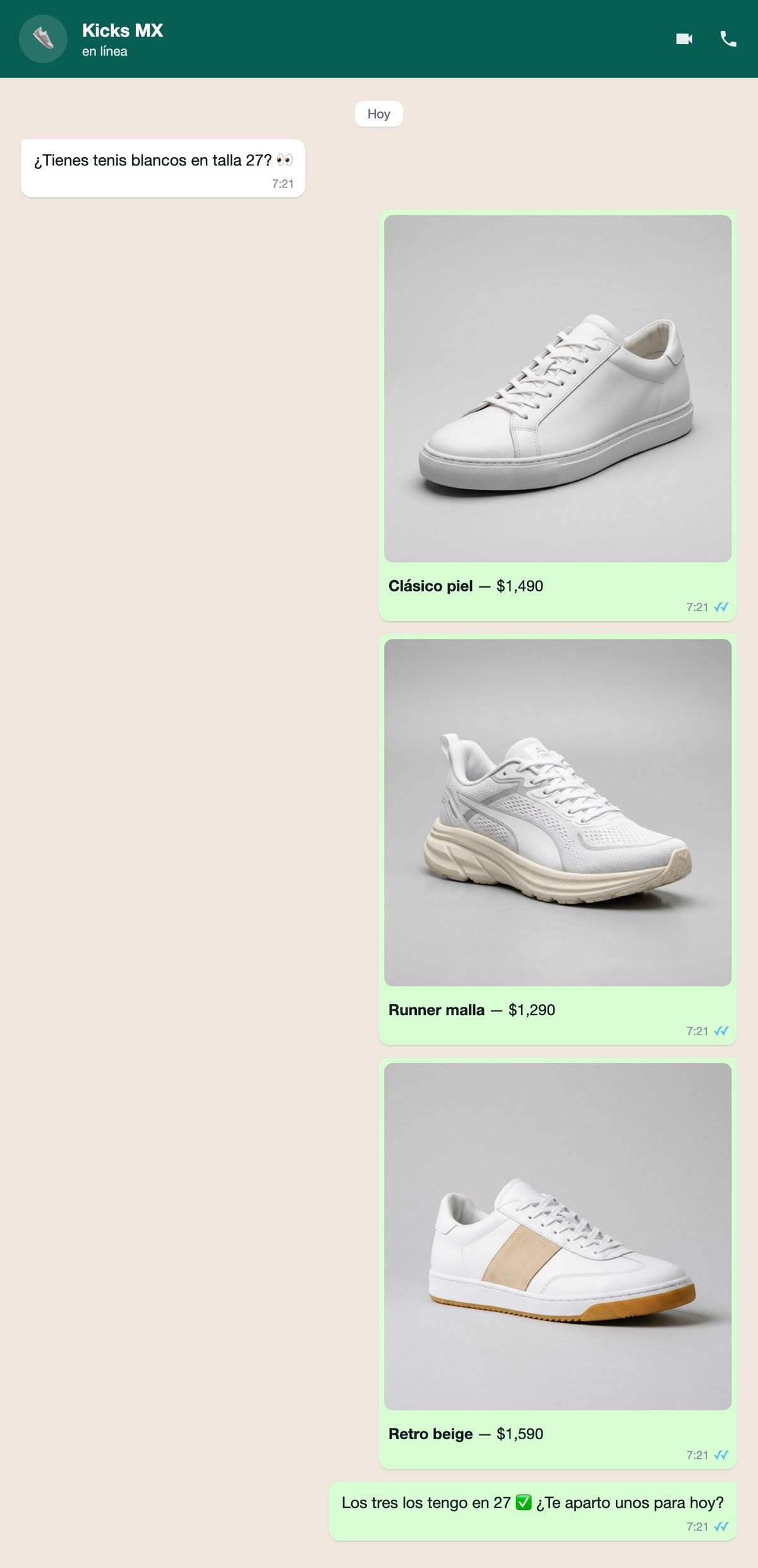 Mockup de WhatsApp: un cliente pide tenis blancos en talla 27 y el bot de la tienda manda tres fotos de producto, cada una con modelo y precio en su pie, y cierra ofreciendo apartar