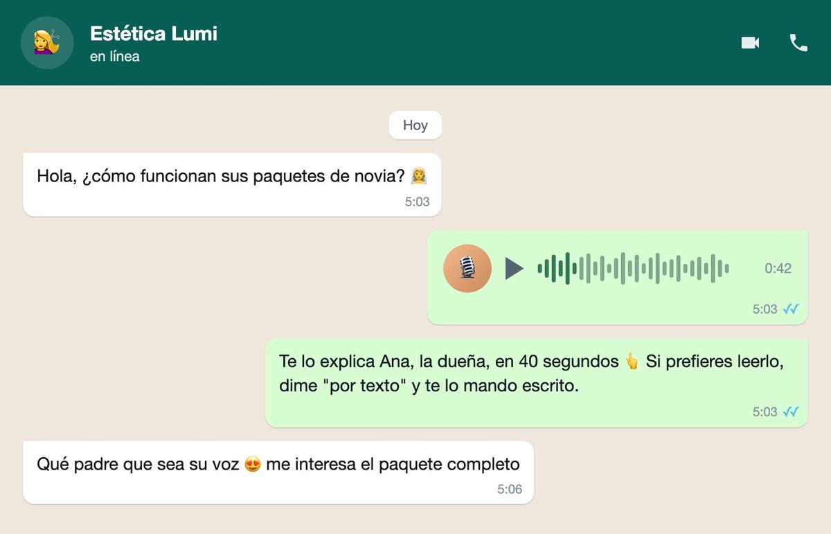 Mockup de WhatsApp: el bot de una estetica responde una pregunta sobre paquetes mandando una nota de voz de 42 segundos grabada por la duena, seguida de un mensaje de texto