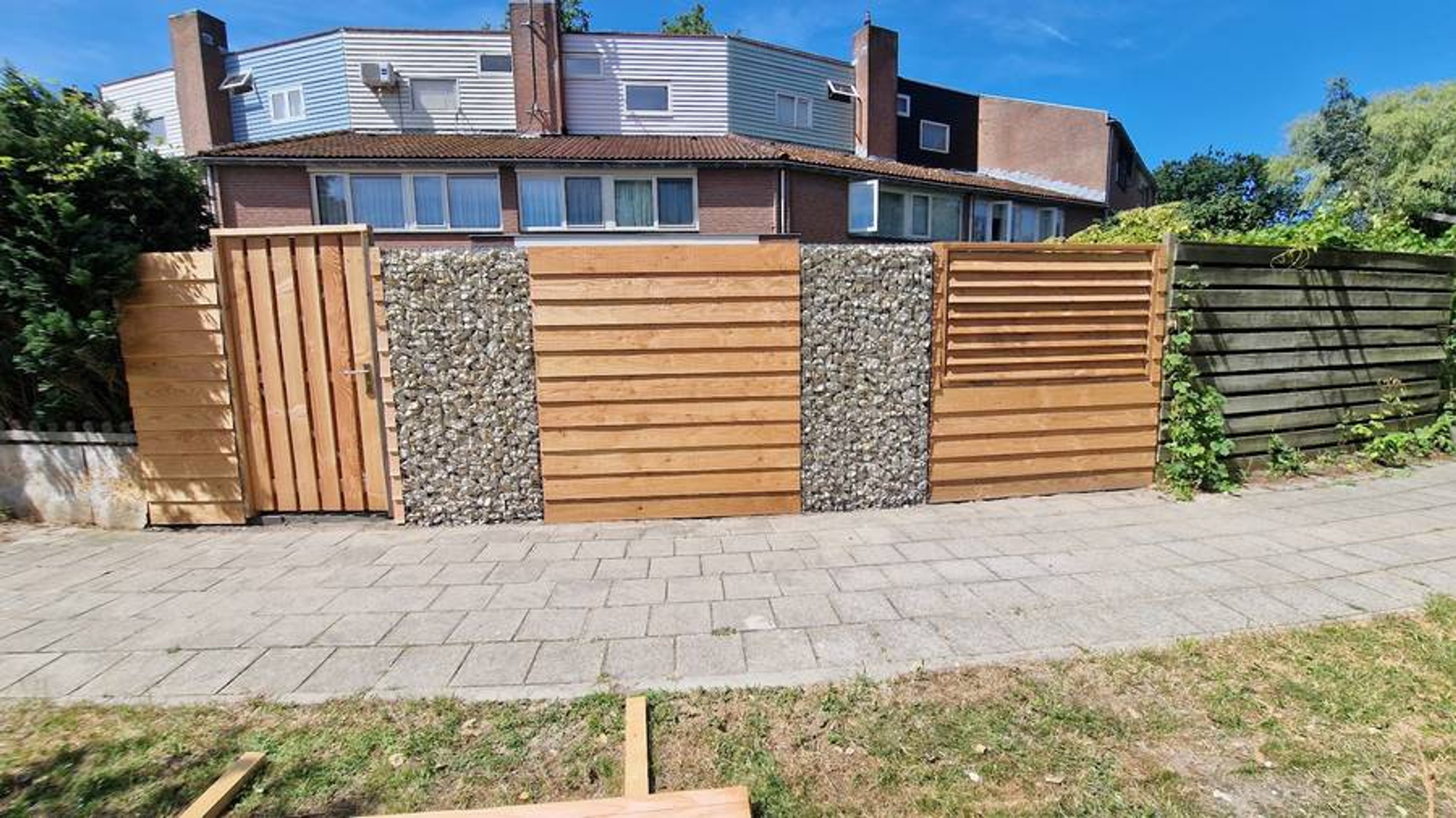 Hout met schanskorven