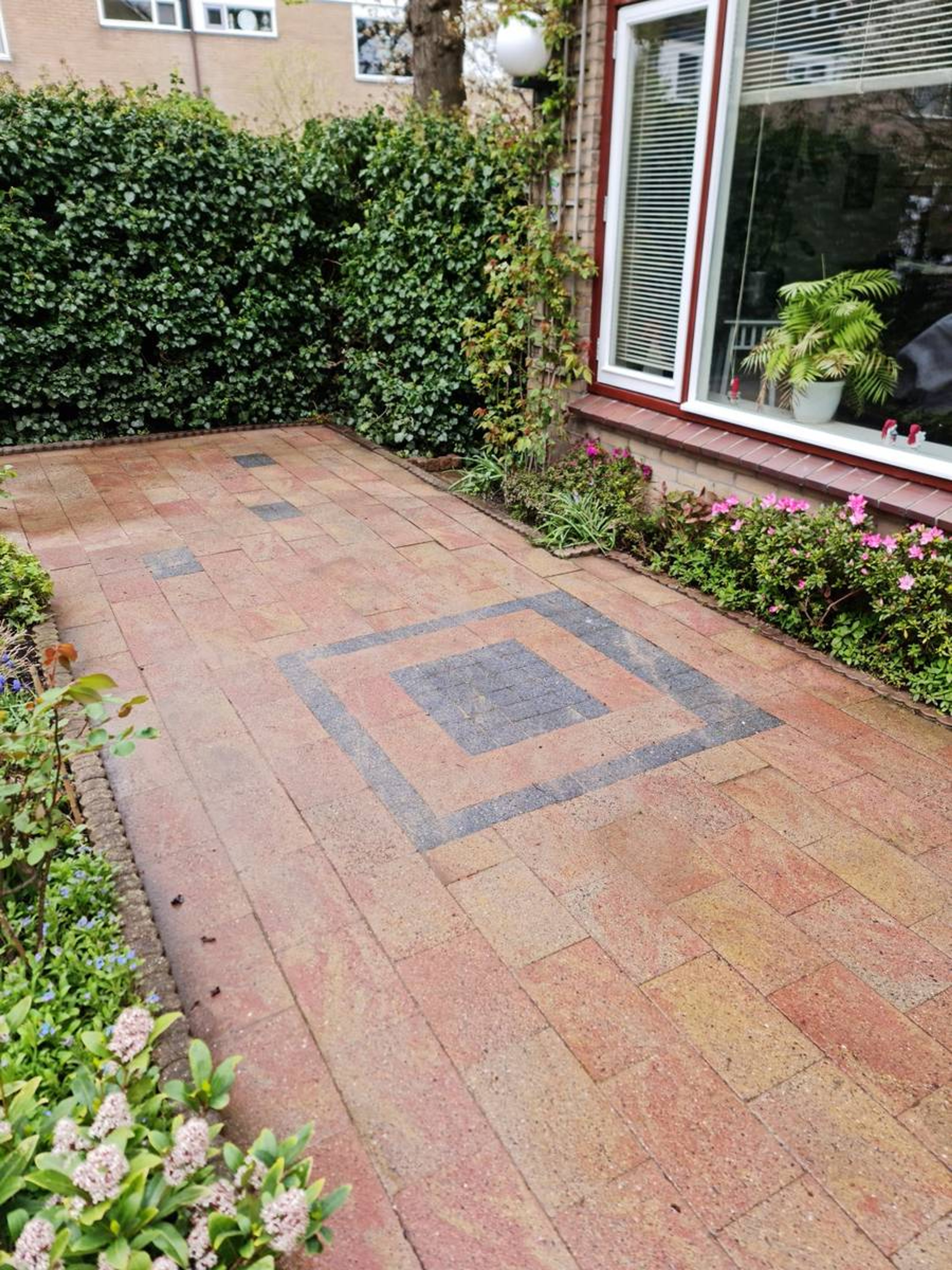 Sierbestrating met patroon