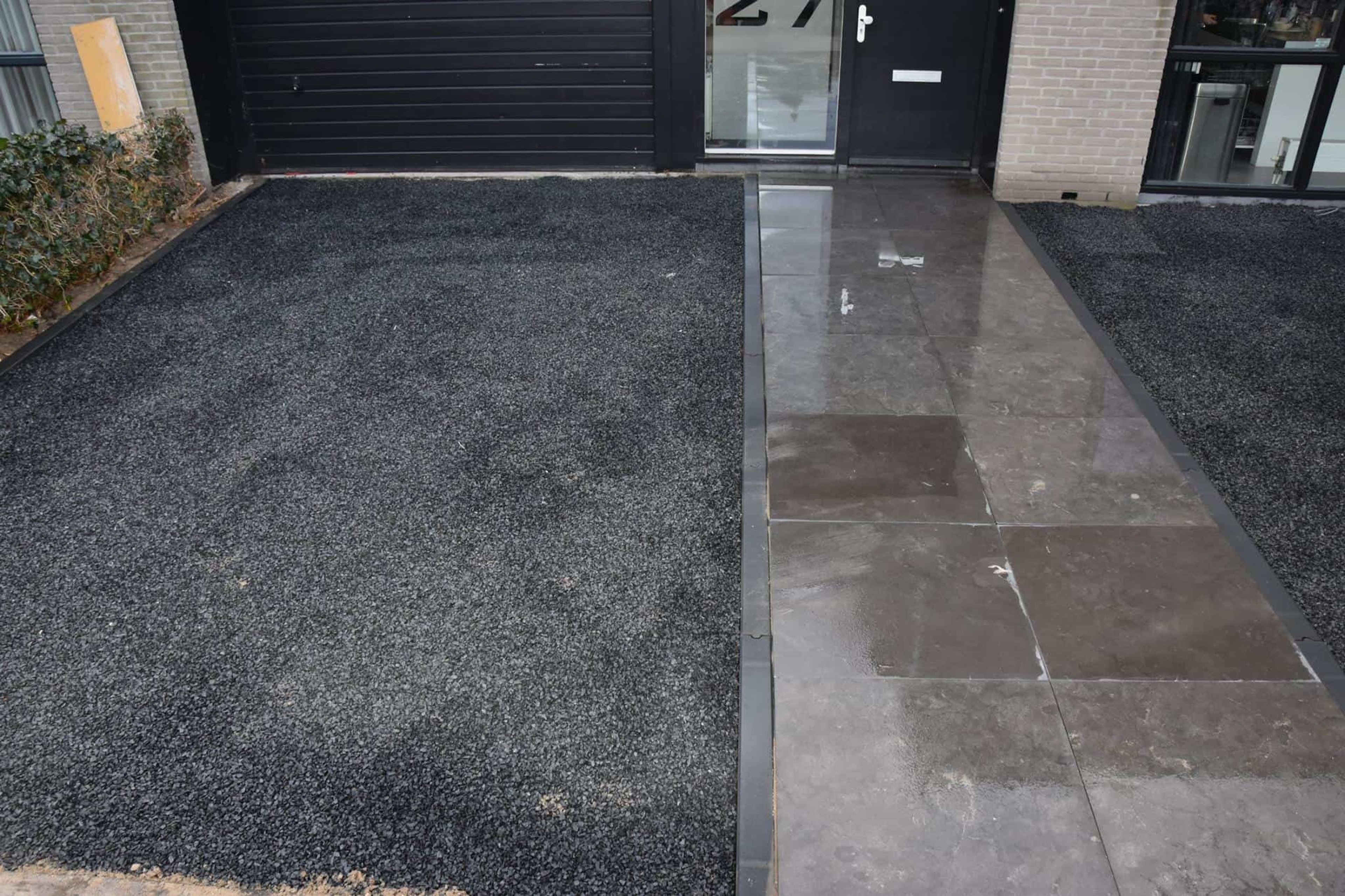 Voortuin met siergrind en looppad in Heemskerk