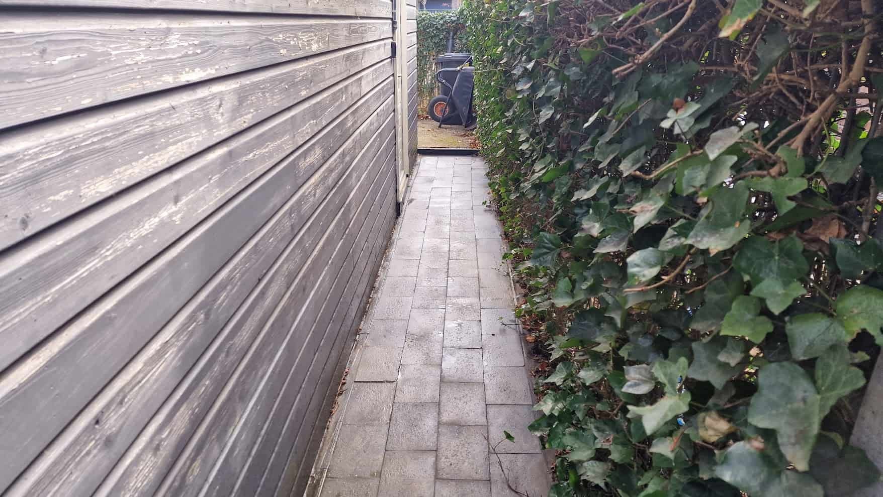 Terras en vlonder reinigen in Amsterdam | 68 m² professioneel gereinigd