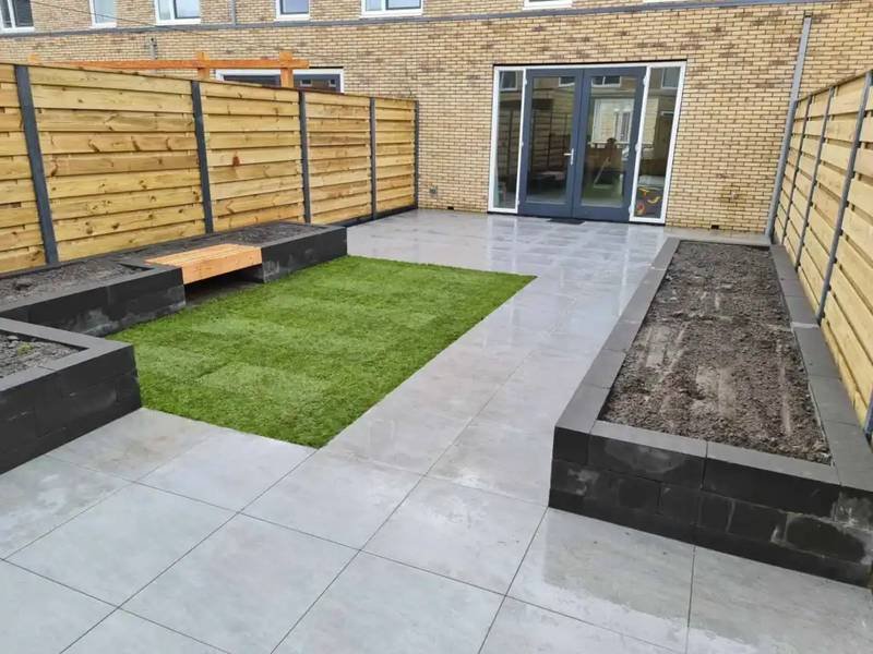 Terras met kunstgras en borders