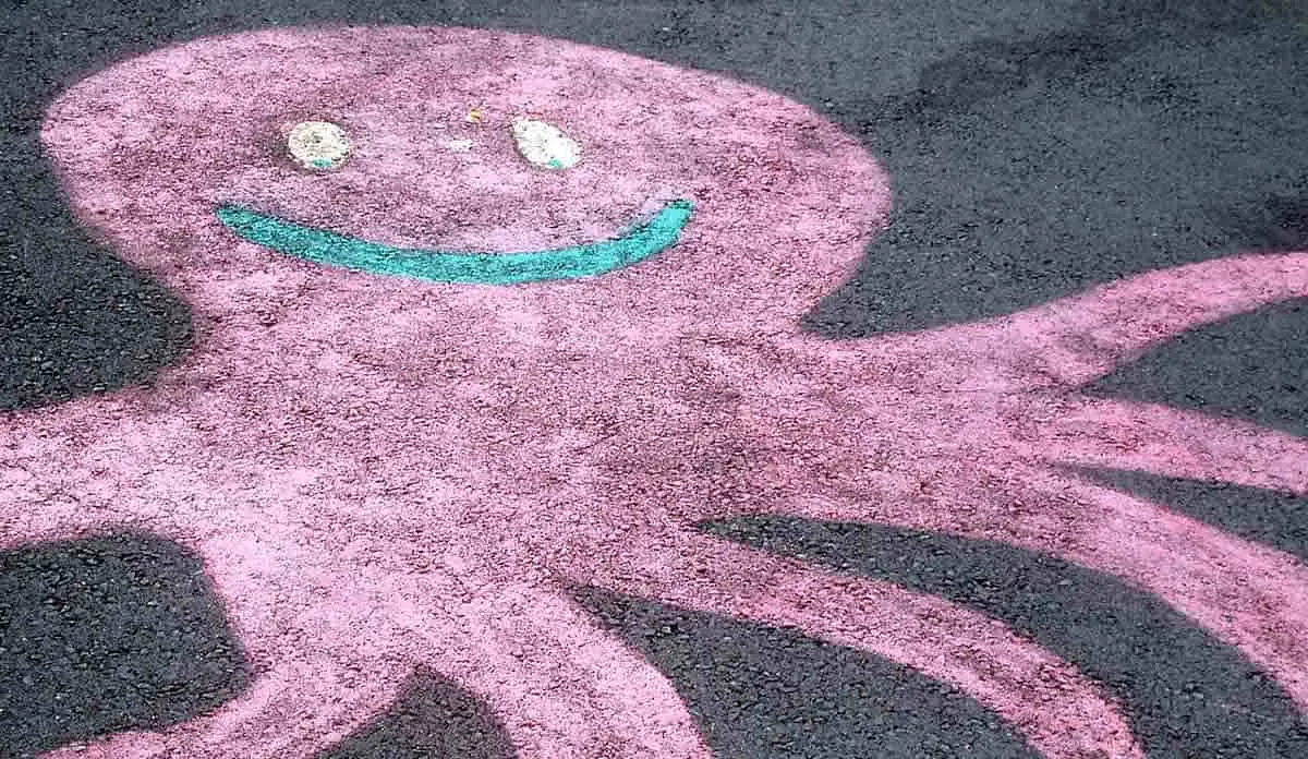 Pink_octopus_chalk_drawing