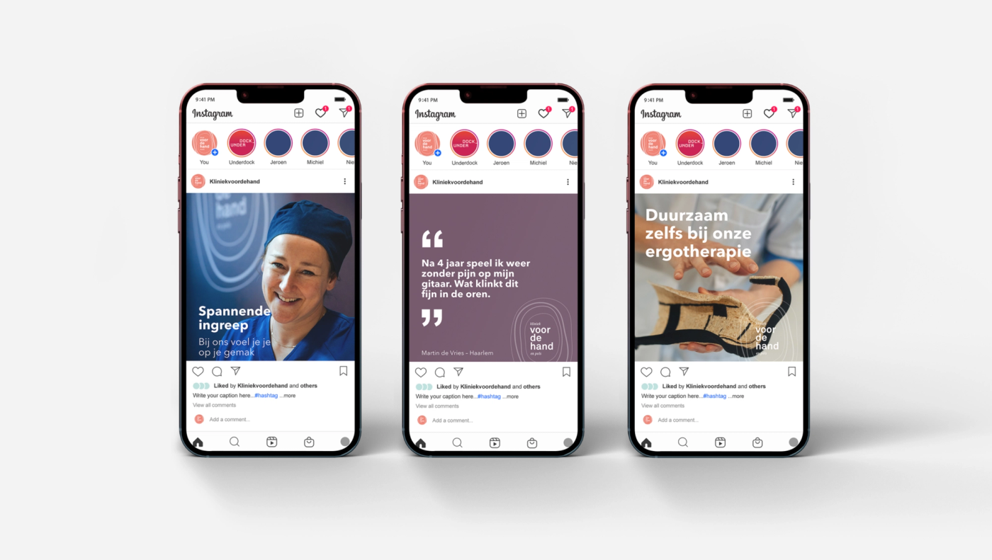 Drie smartphones met socialmediaberichten voor de kliniek