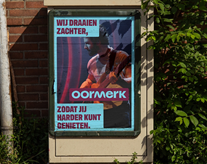 Oormerk - Zij draaien zachter, om harder te genieten.