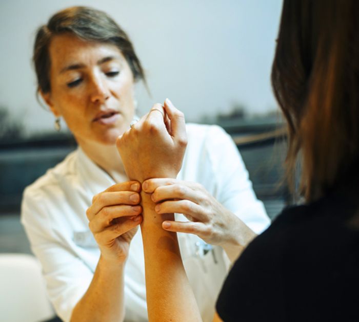 Arts diagnostiseert patient