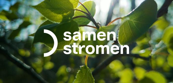 SamenStromen-logo tussen groene bladeren