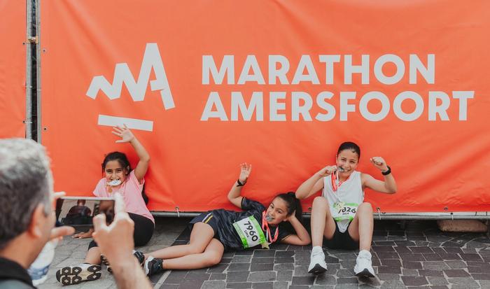 Kinderen die de kidsrun bij Marathon Amersfoort hebben gelopen.