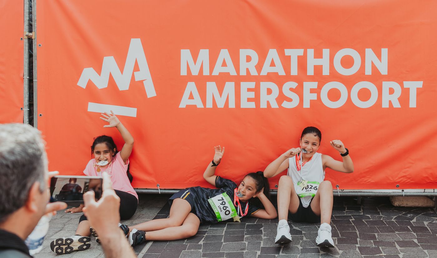 Kinderen die de kidsrun bij Marathon Amersfoort hebben gelopen.