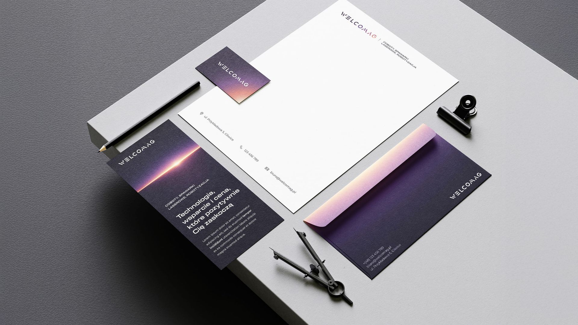 Zestaw materiałów firmowych Welcomag — papier, wizytówka, ulotka z motywem świetlnym