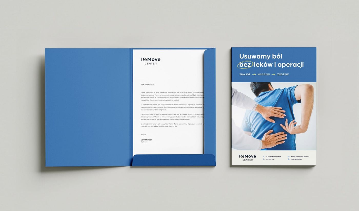 Niebieska teczka z papierem firmowym oraz ulotka ReMove Center z hasłem głównym