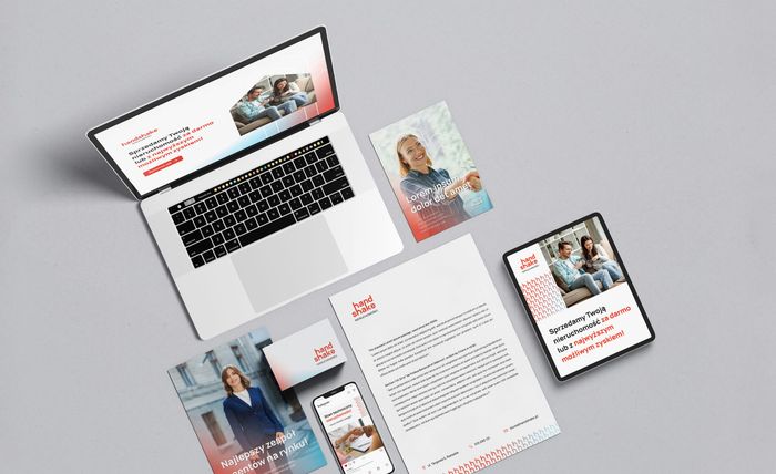 Zestaw materiałów firmowych Handshake na laptopie i papierze firmowym