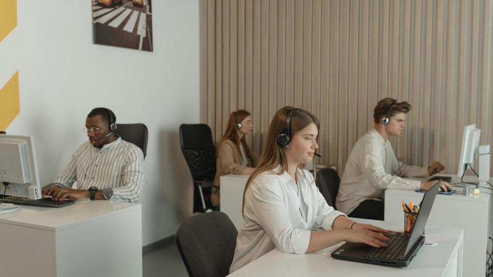 How to Automate Medicare Call Centers with Voice AI