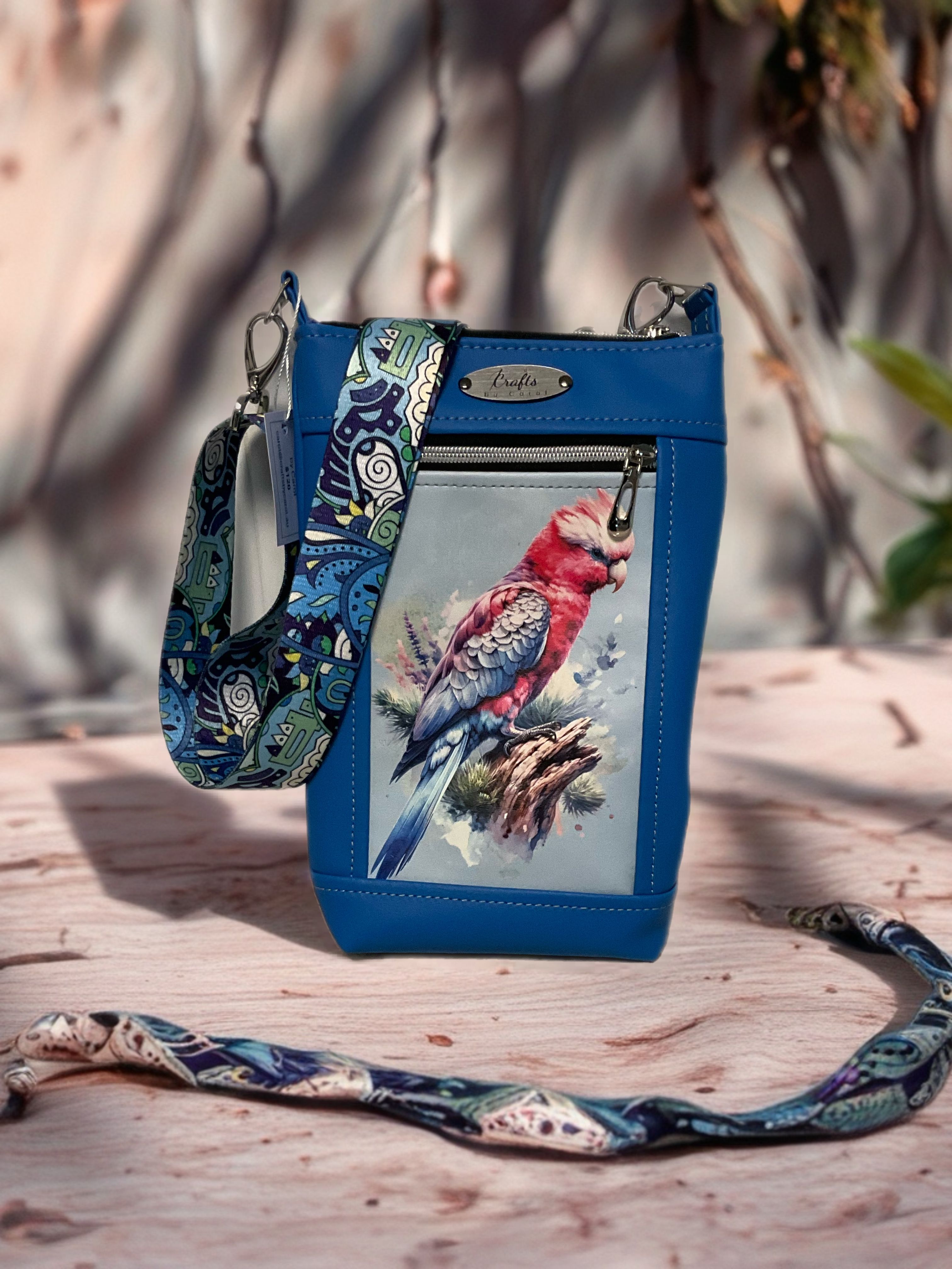Bag with parrot print