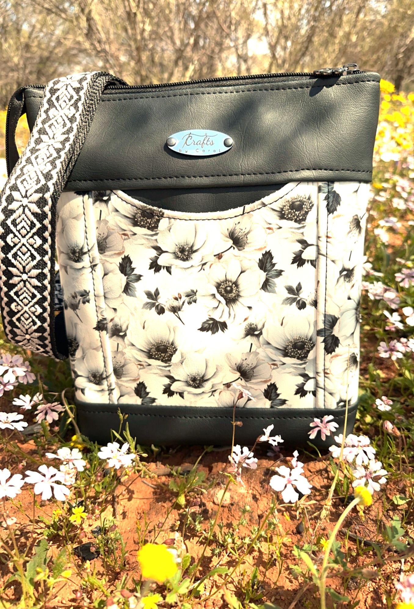 Dark grey bag, leafy print