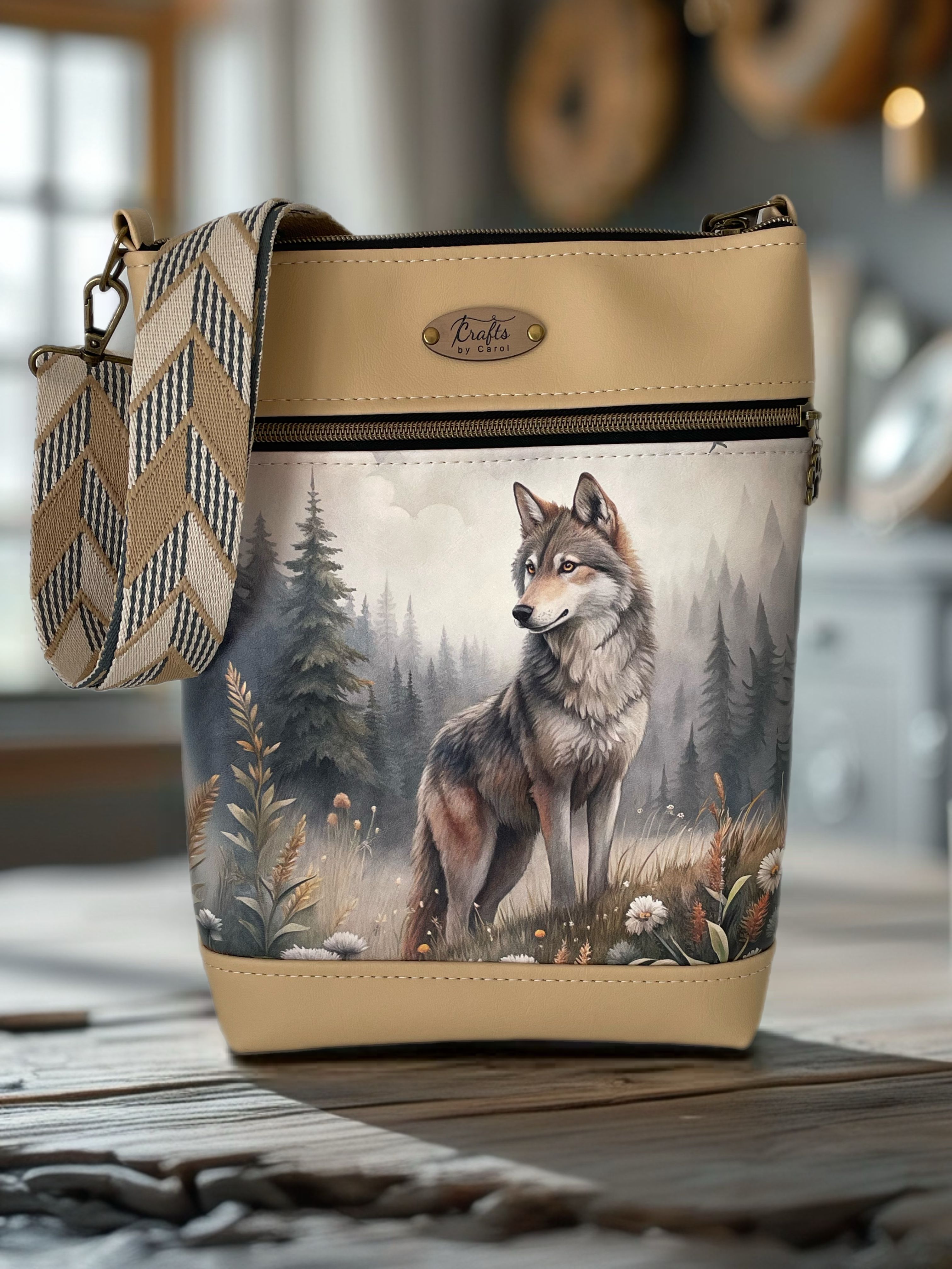 Fawn bag with wolf print
