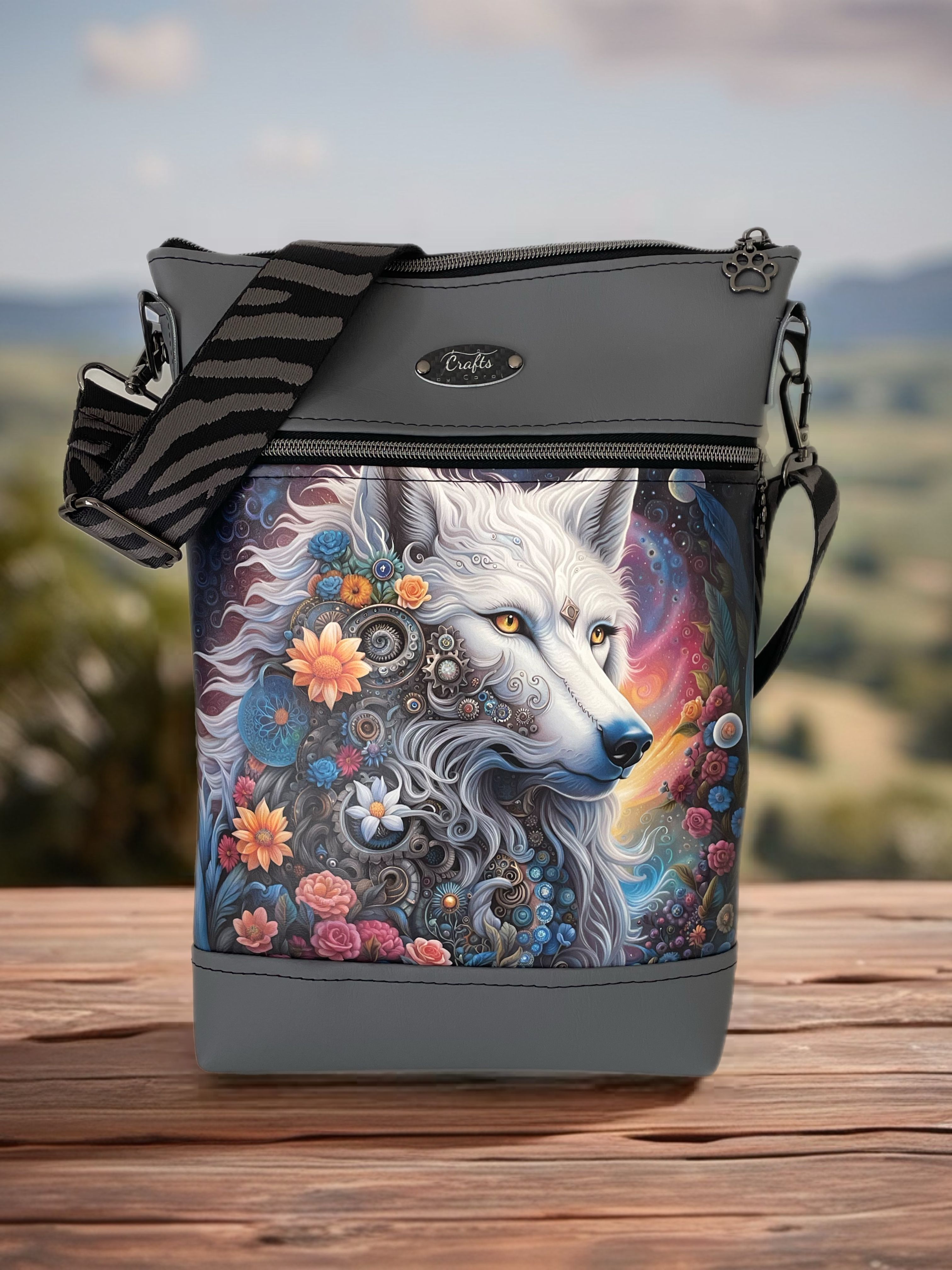 Grey bag with wolf print