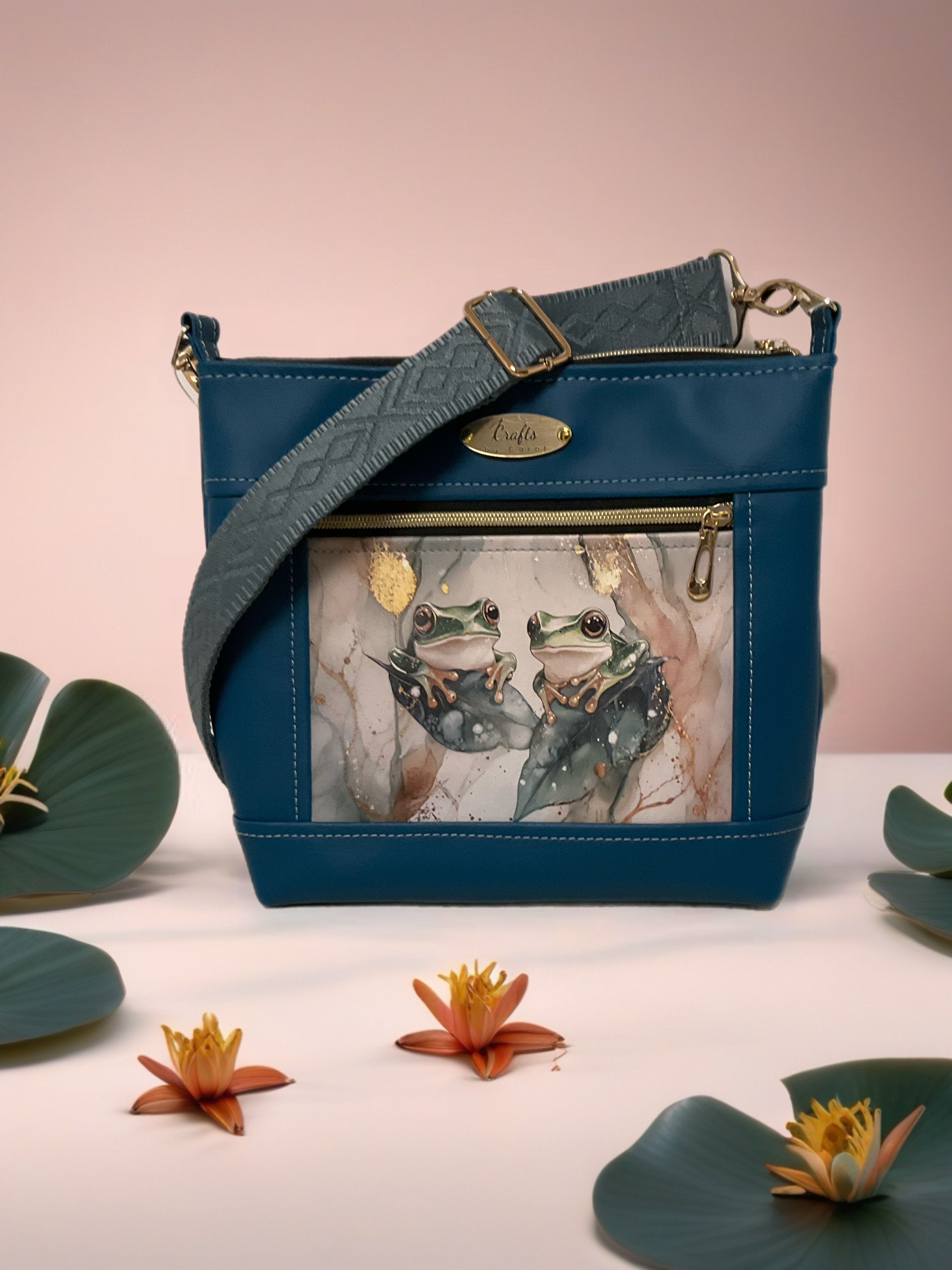 Bag with frogs