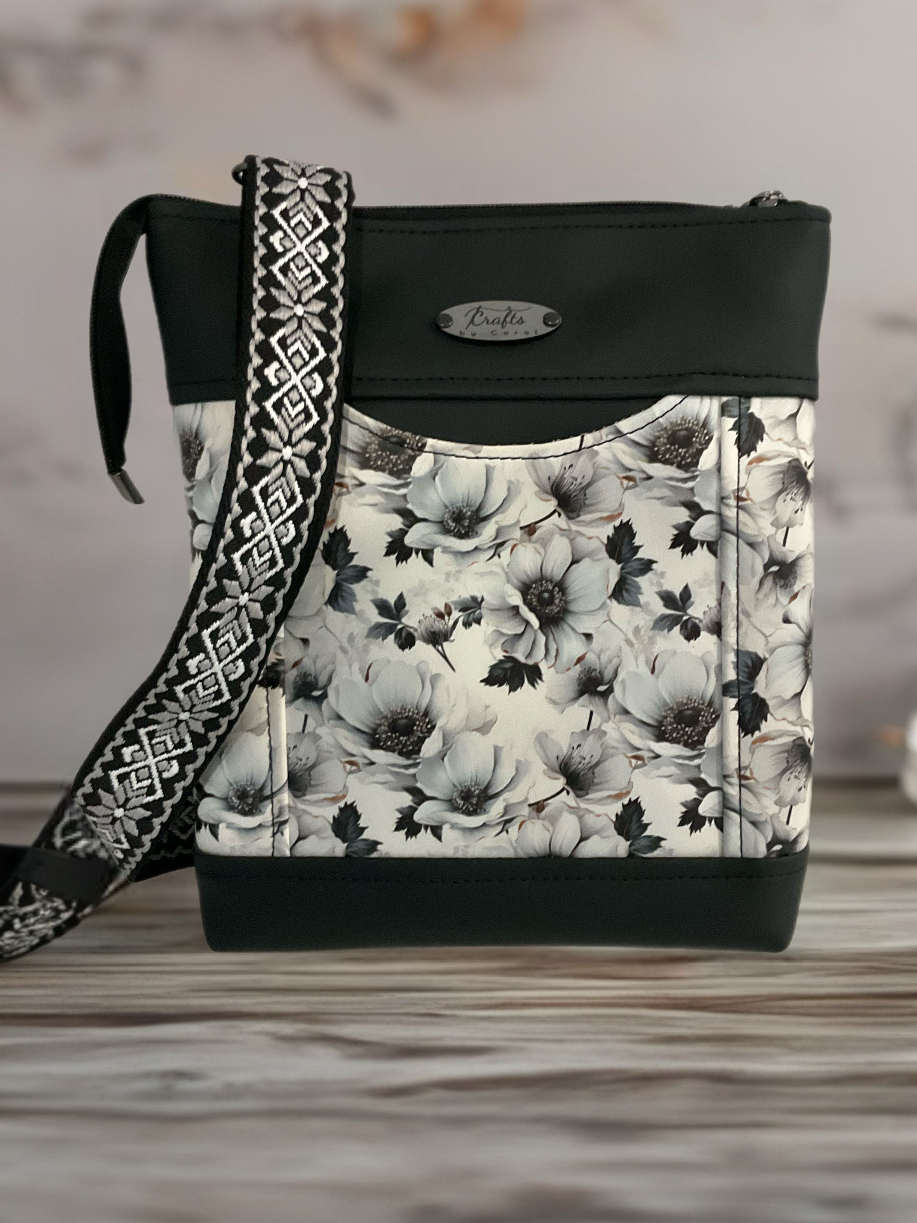 Dark grey bag, leafy print