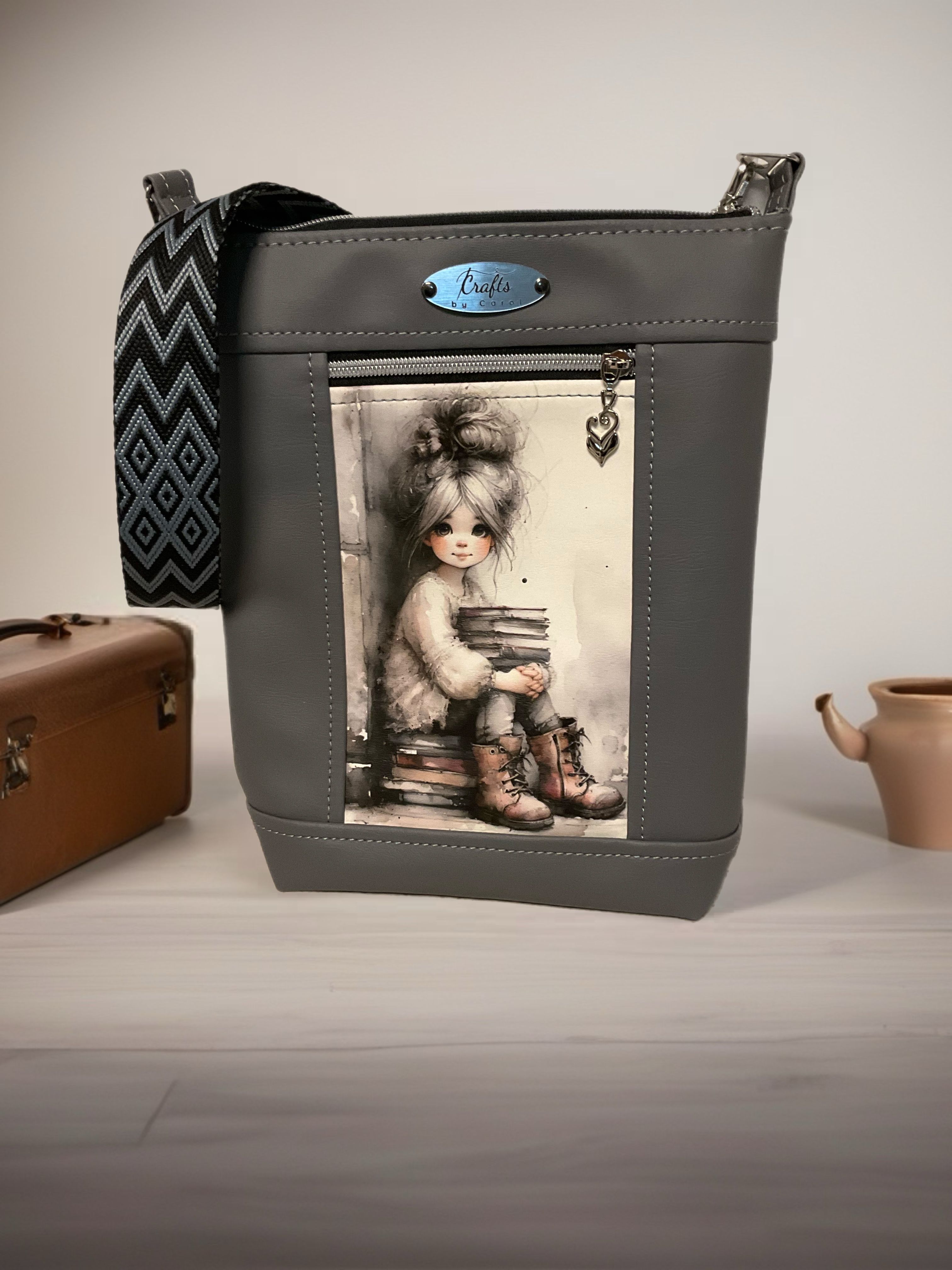 Grey bag with girl print