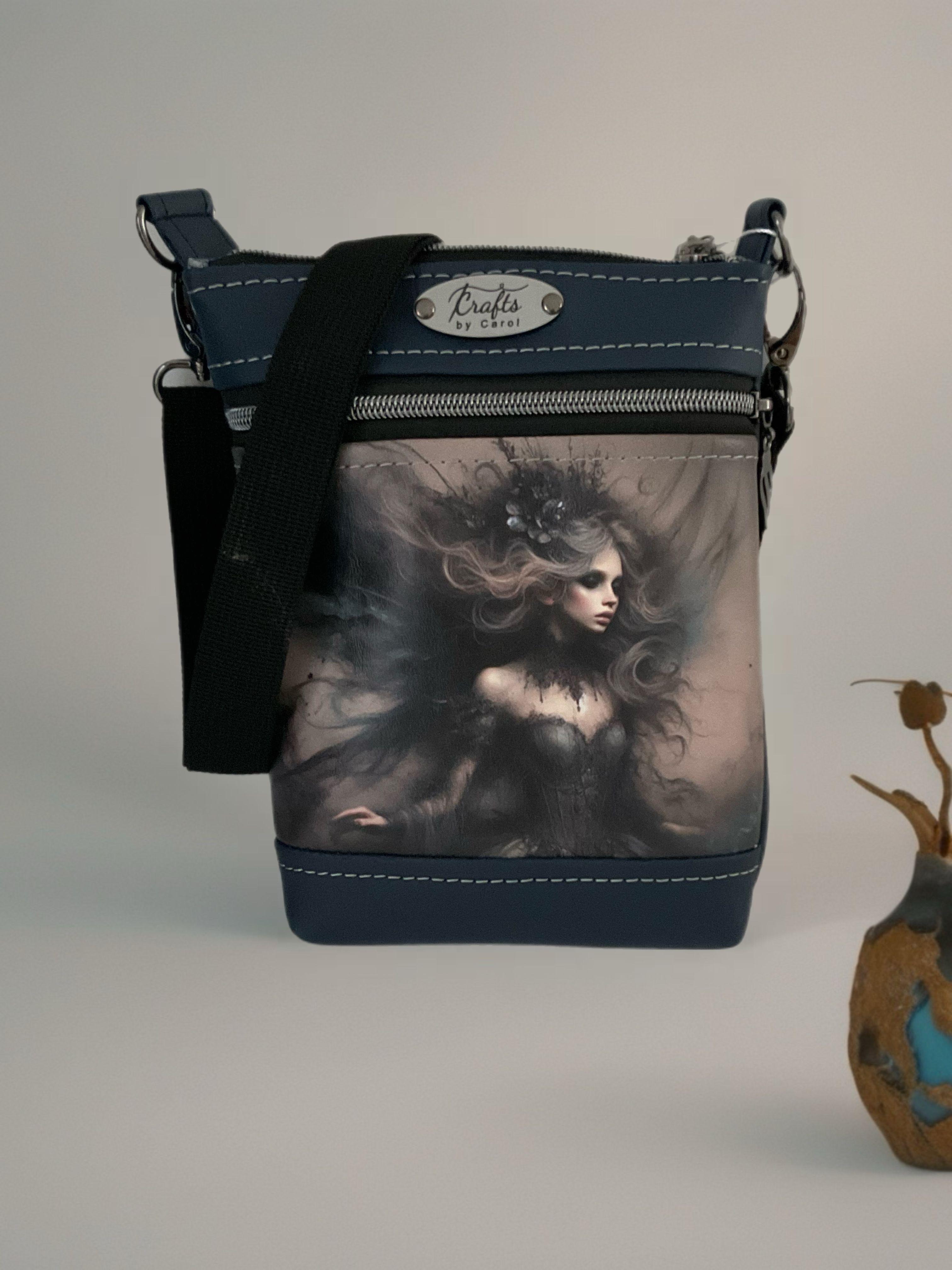 Black bag girl print 
