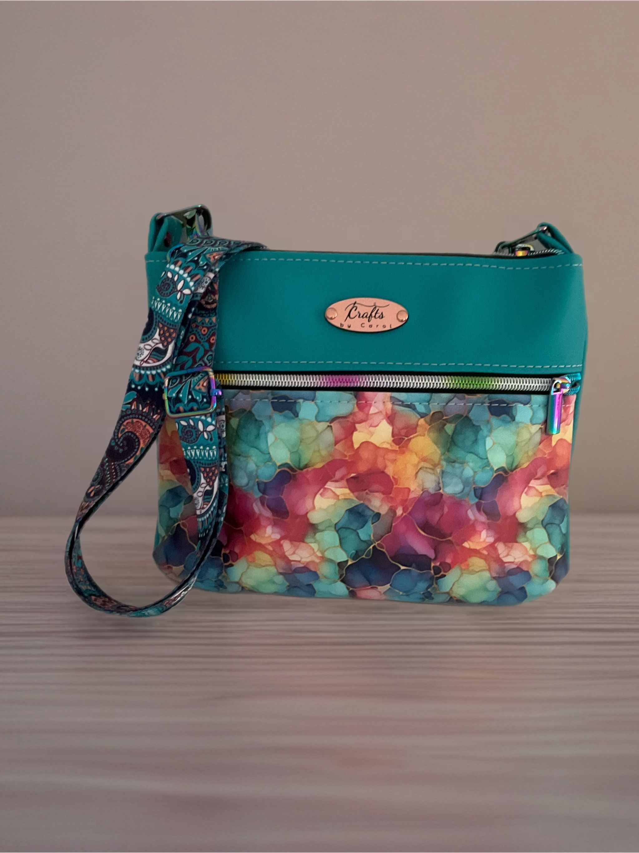 Shoulder bag with bright print
