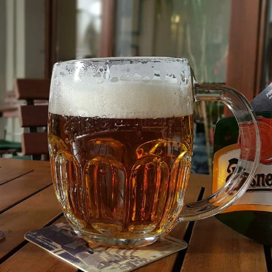 Чехия пивные. Чешское пиво Прага. Пльзень пиво. Чешский Пилснер. Пиво кружечка чешского.