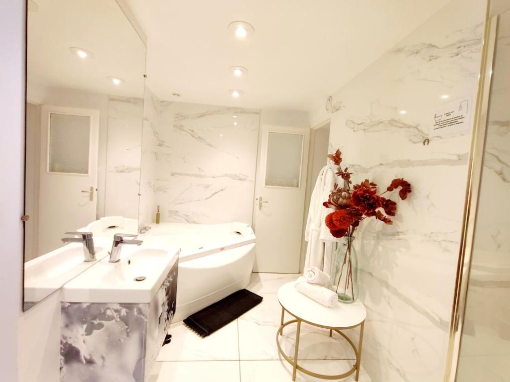 Salle de Bain - Studio 50 Nuances - Votre Expérience Insolite