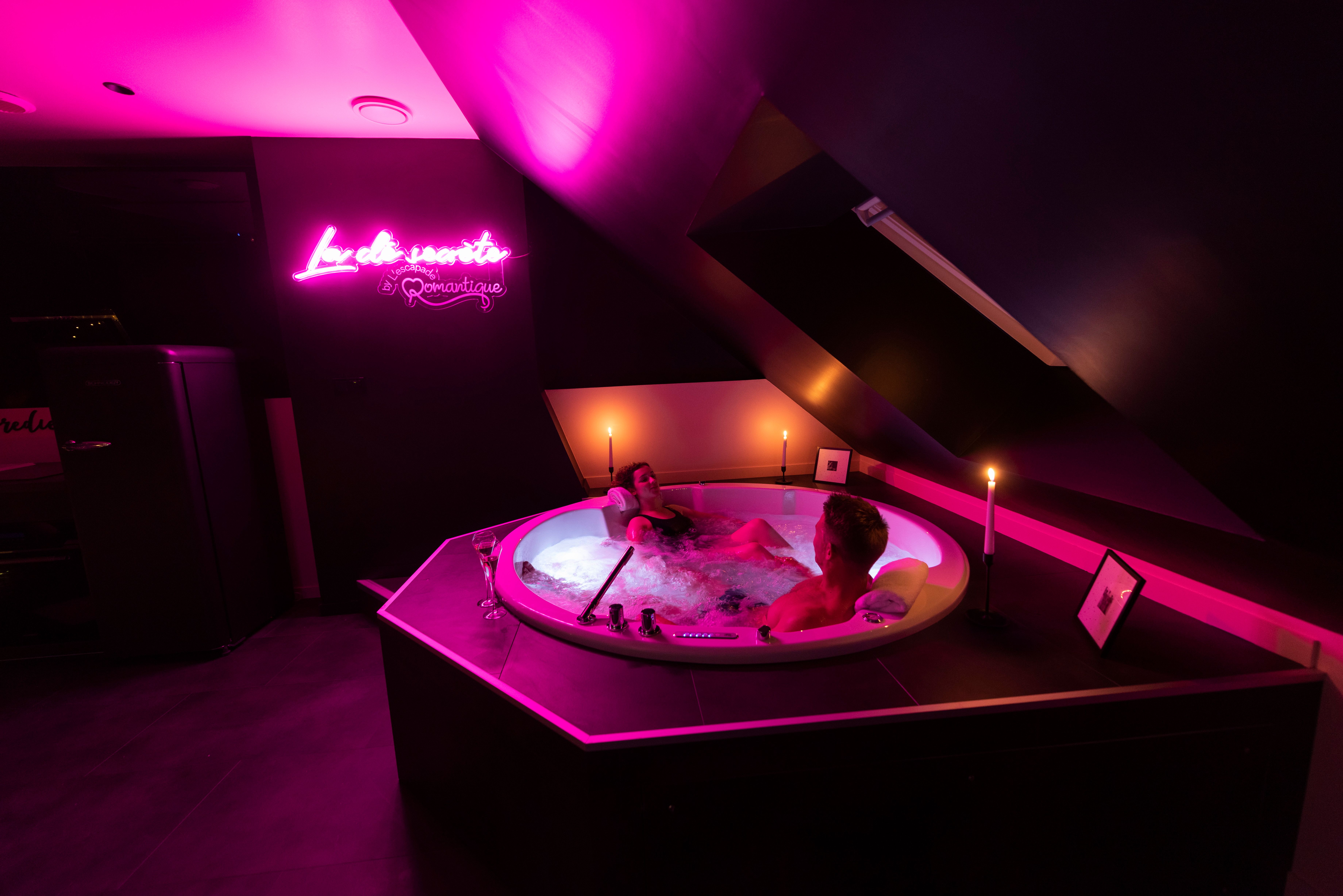 Baignoire Balnéo Ronde - La Chambre Secrète - L'Escapade Romantique