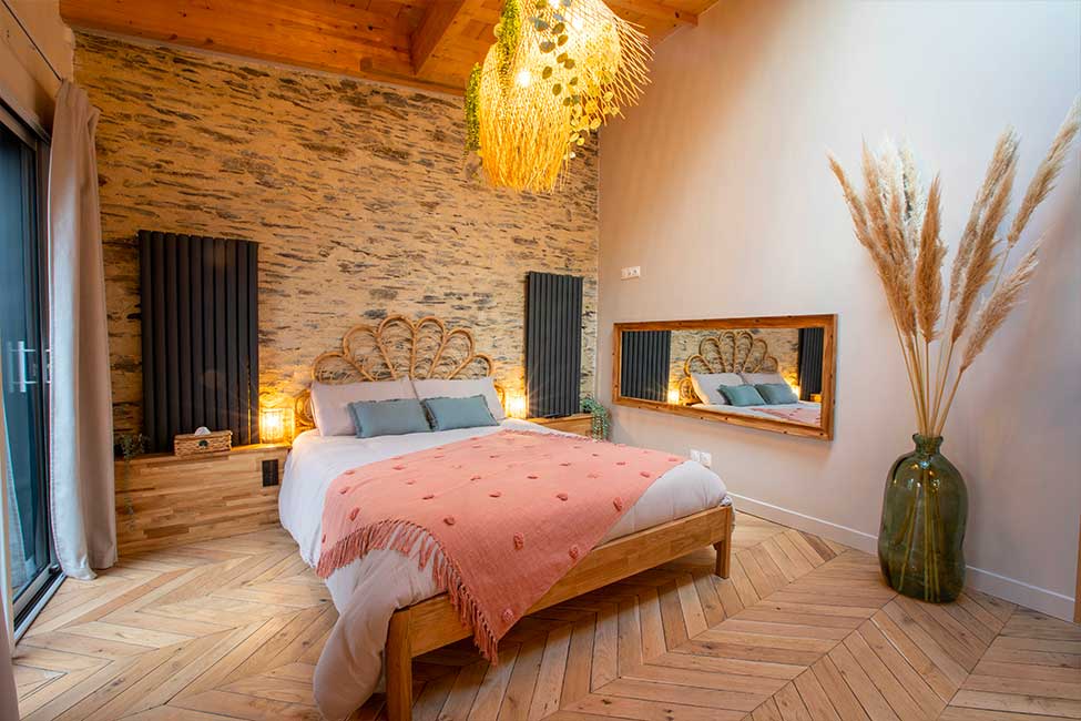 Lit Queen Size - Suite Bali - Les Petits Plaisirs Angers