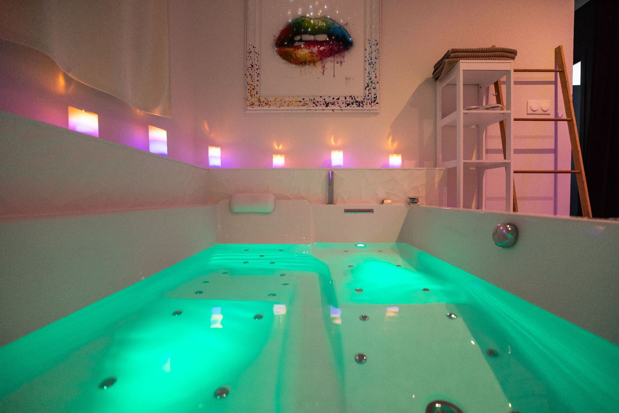 Balnéo avec Cascade - Suite Eden - Le Cocoon Secret 