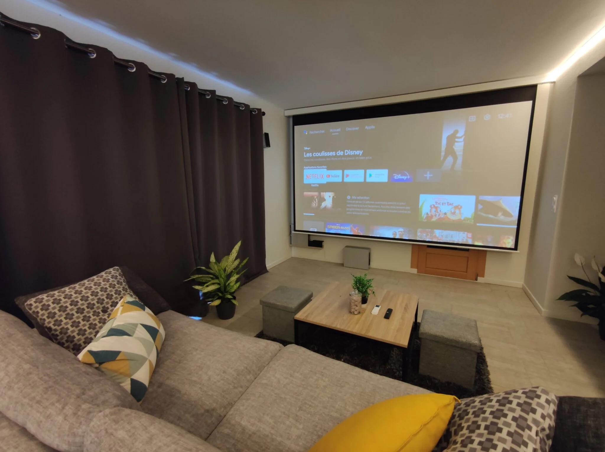 Salon & Vidéo projecteur - Le Romantik'