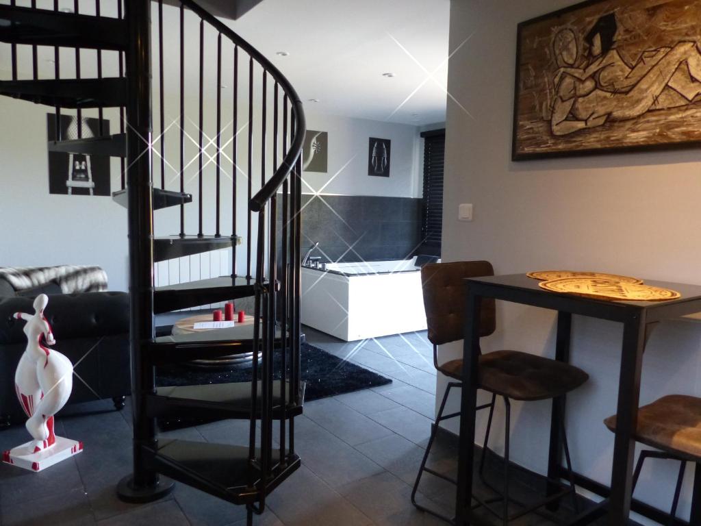 Coin repas - rez-de-chaussée - L'Impertinente 