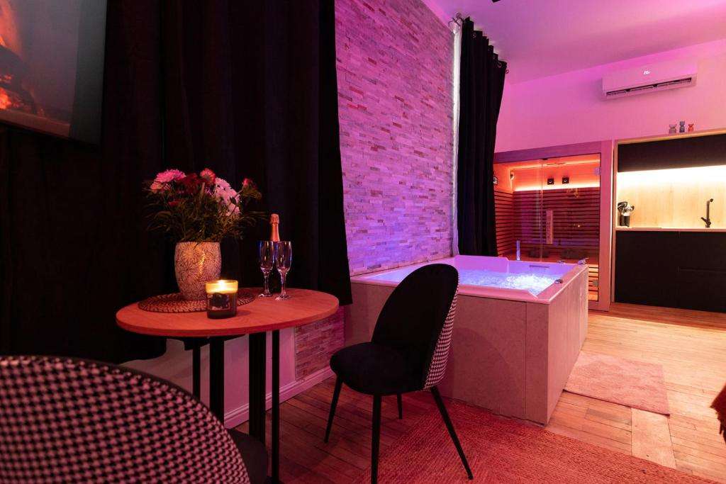 Coin Repas & Balnéo - Appartement Évasion Spa - Spa Privatif Dijon