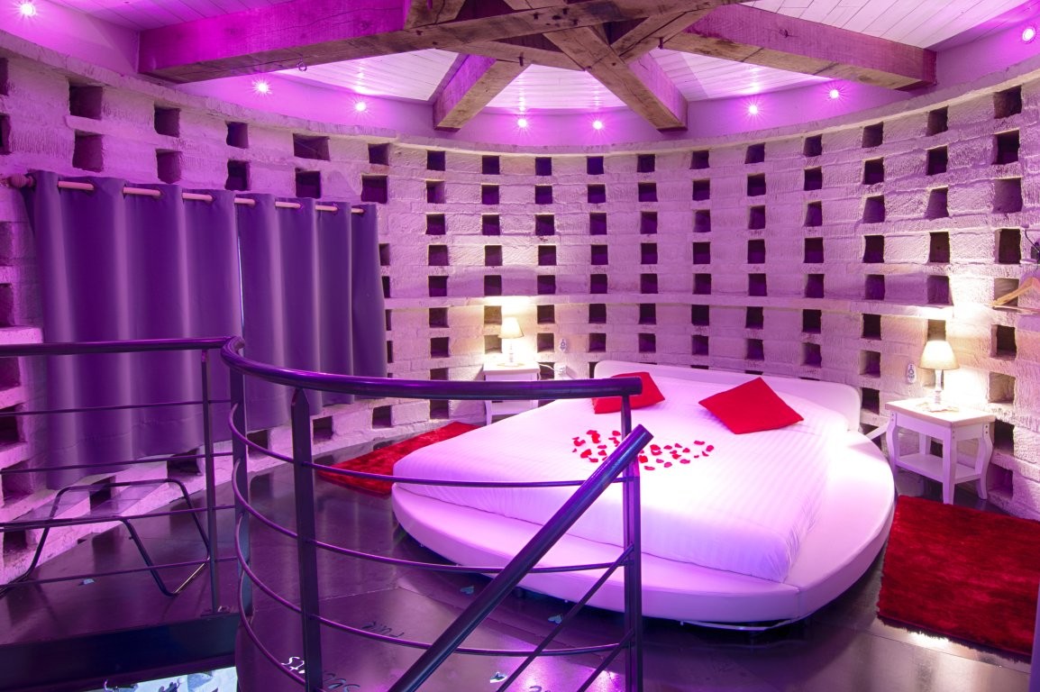 Les Secrets de la Fuie à Saint-Martin-la-Pallu - Chambre romantique pour couple