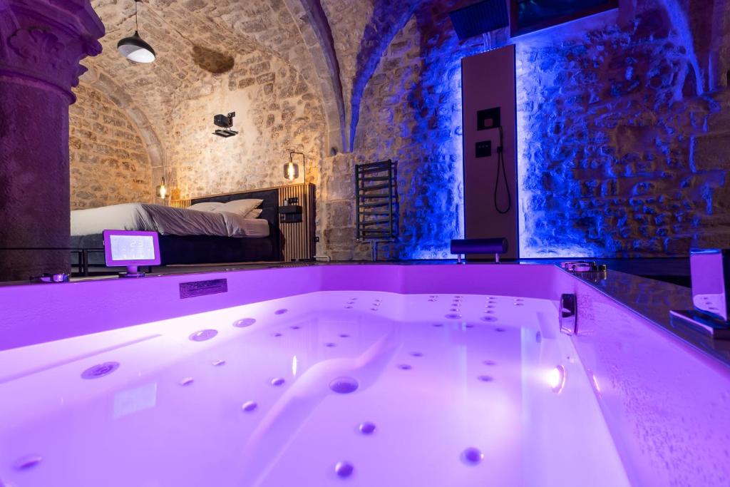 Baignoire Balnéo -  Cave Spa Privatif by XELA