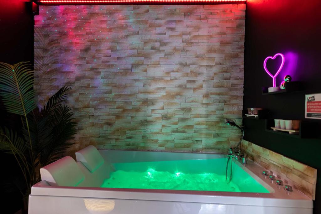 Baignoire Balnéo - Love Room ou pas !