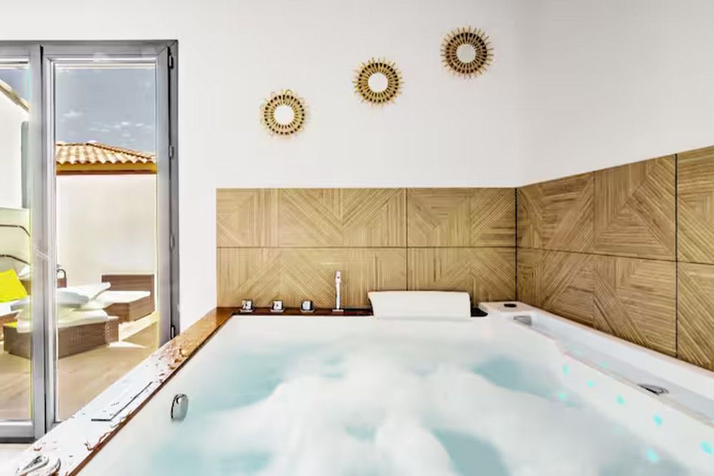 Baignoire Balnéo - La Suite Héra - L'Olympe des Sens